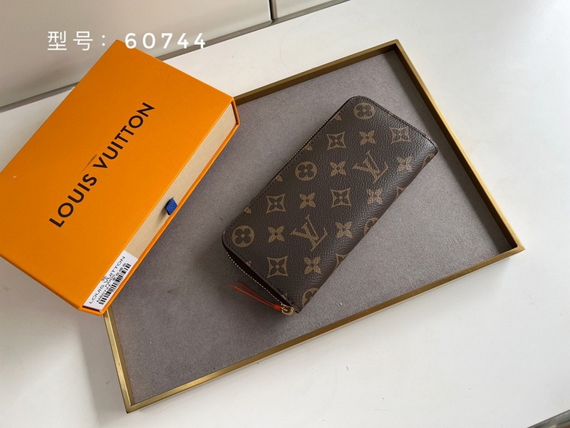 LV Wallets 318